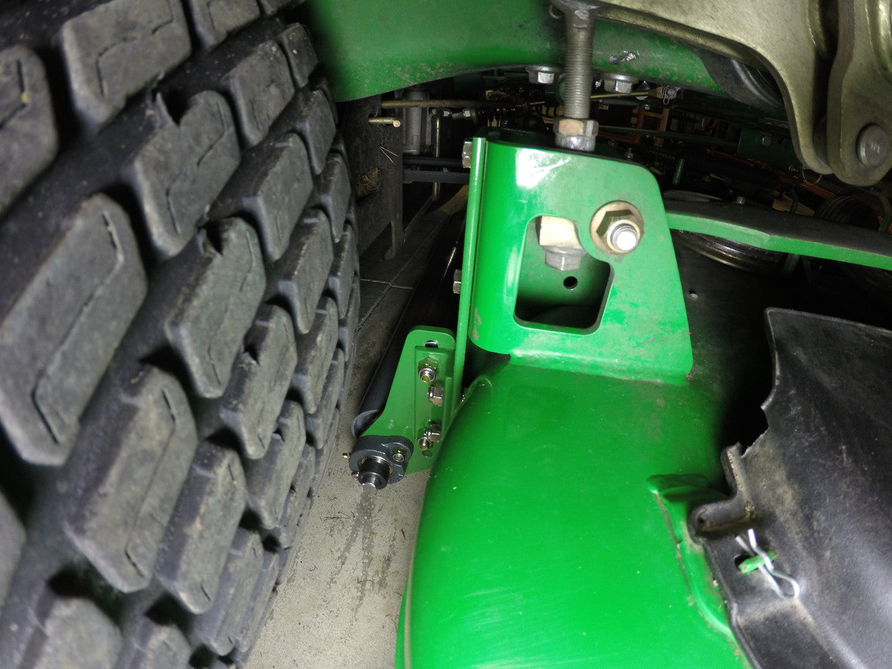 Lawn Striping Kit for 2016-2024 John Deere 915B with 60" 7 Iron deck, Tires or Tweels